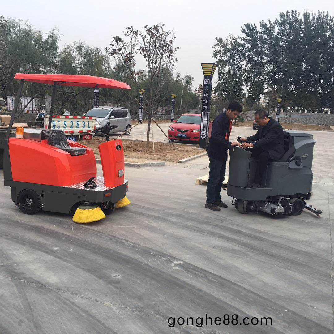 鼎潔(jie)盛(sheng)世(shi)掃地車(che)DJ1400入駐天(tian)成牕飾企(qi)業89