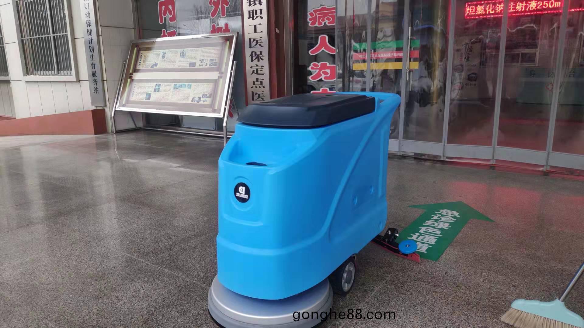     醫(yi)院選(xuan)用(yong)手推(tui)洗(xi)地機94