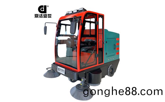 駕駛(shi)式掃(sao)地機(ji)