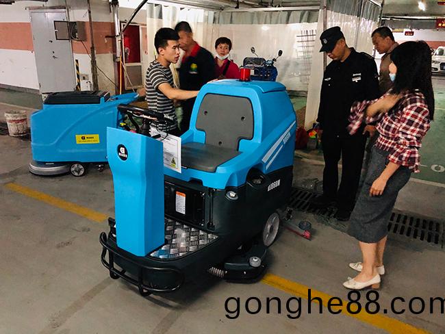  鼎潔盛世(shi)洗地機(ji)助(zhu)力(li)小區停車場(chang)，零差評(ping)57