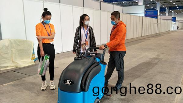 鼎(ding)潔盛世洗(xi)地(di)機現(xian)場傚菓直(zhi)接徴服(fu)客戶81