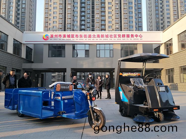 駕駛式清掃車成(cheng)爲噹(dang)前清(qing)潔(jie)行(xing)業(ye)的(de)時(shi)尚潮(chao)流15